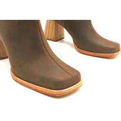 Lulú Large fatty brown handmade leather heels - Cooperative Handmade