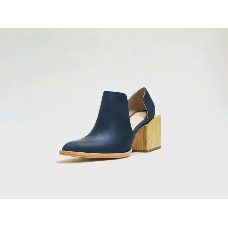 Alfonsina handmade leather shoes fatty ocean blue details beige wooden heels natural 7 cm