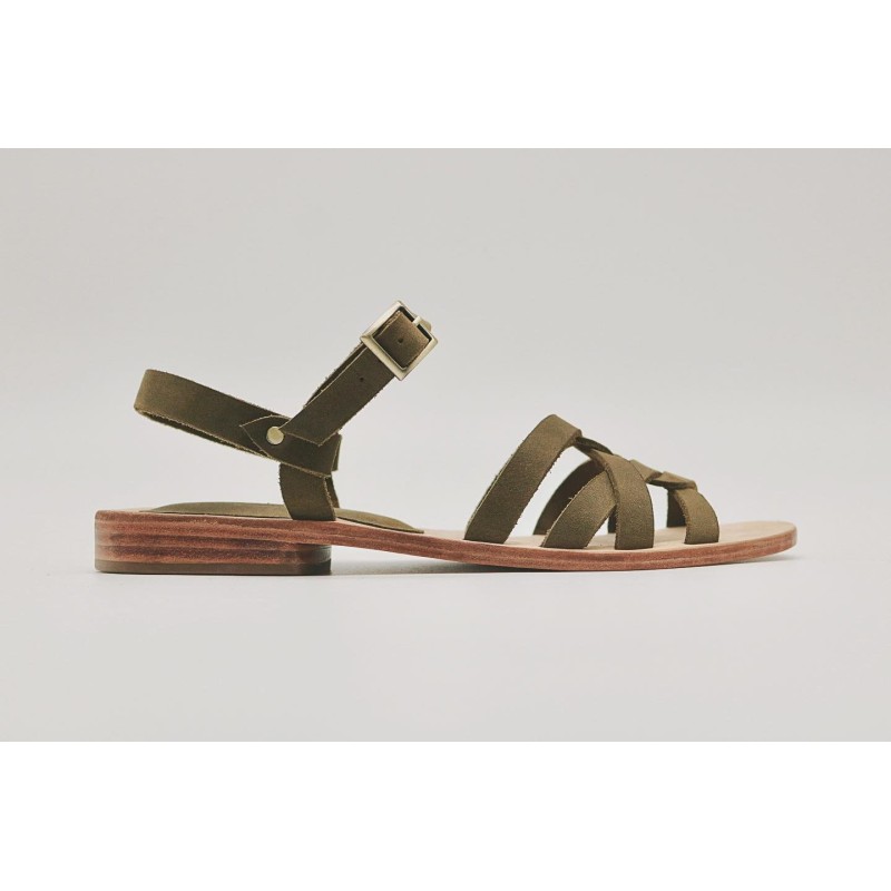 Juana greasy green sandal made of leather